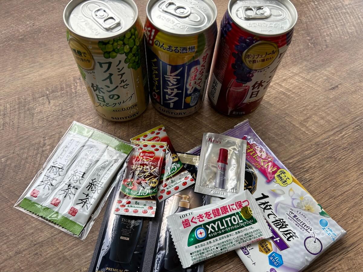 これらすべて、配布された試供品!(写真:スーパーマーケットファン)